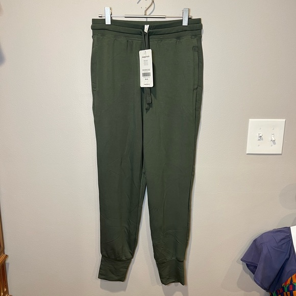 NWT Fabletics Daria Jogger in Safari, size small. - Picture 4 of 9